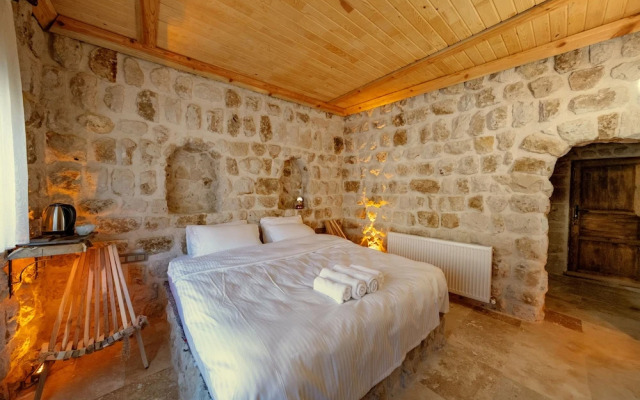 Crassula Cave Hotel