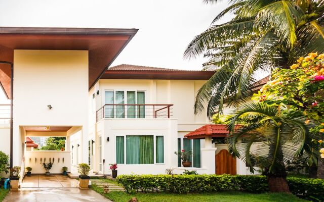 Отель Baan Kaja Villa by Lofty Камала Бич вид на фасад