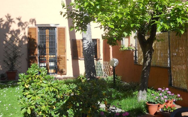 Отель B&b Al Giardino Di Alice Перуджа вид на фасад