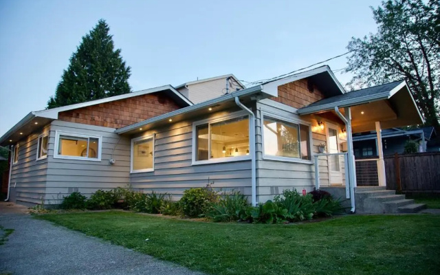 Charming Seattle Home Near Lake Washington