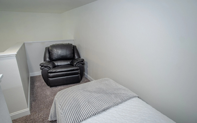 Guest House with Loft near Downtown