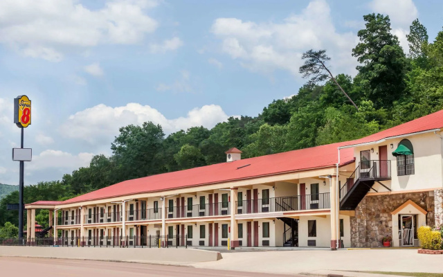 Clarion Pointe Valley Inn