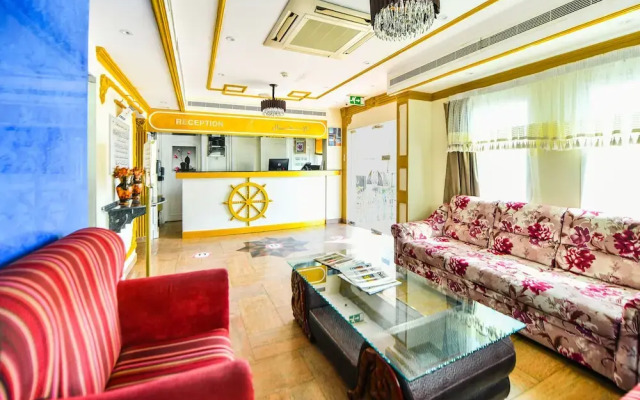 OYO 137 Marina Hotel