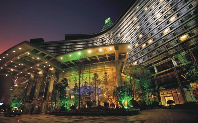 Отель Holiday Inn Chengdu Century City - West Tower вид на фасад