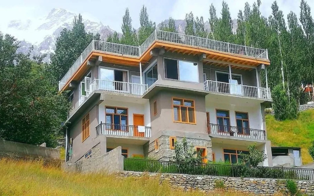 Hunza Lounge