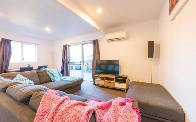 Fryer Street - Central Carefree Hideaway