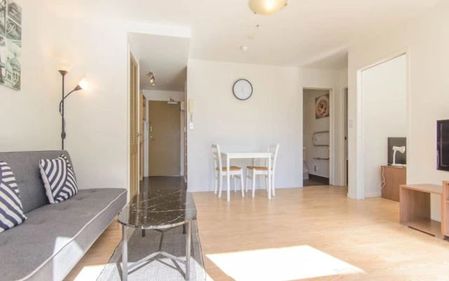 Modern 2 Bedroom Apartment in the CBD