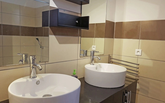 Villa Alba: Sunlit Comfort in Lirac