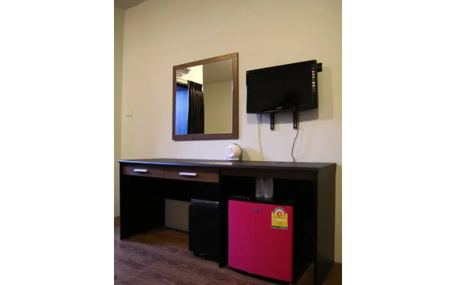 Bedroom 77