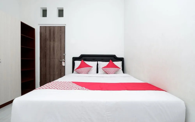 OYO 1884 Sunshine Hostel