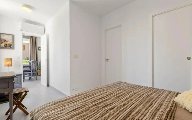 Sunny Apartment Near Playamar Beach