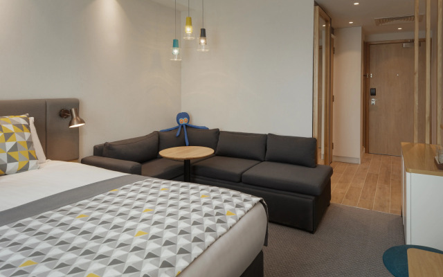 Holiday Inn London Heathrow - Bath Road by IHG