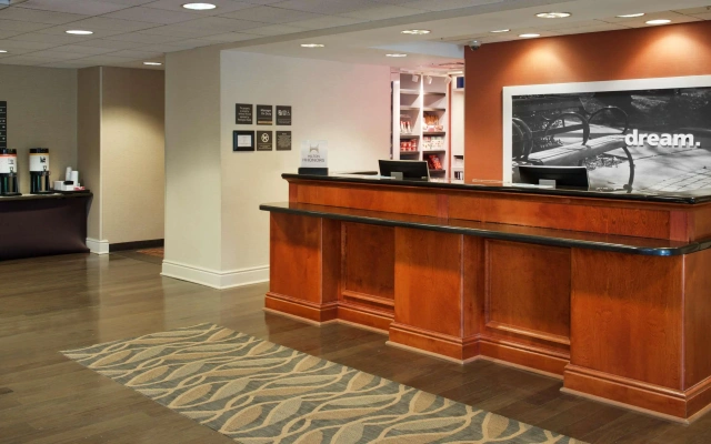 Hampton Inn & Suites Pittsburgh-Meadow Lands