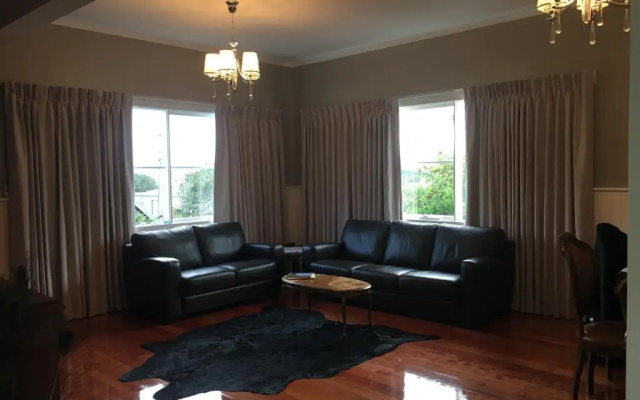 Noah's Stanley Luxury Bed and Breakfast