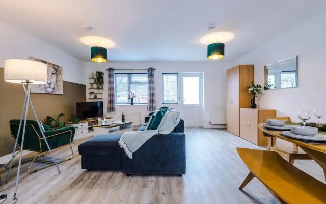 Spacious House Incredible Location Free Parking