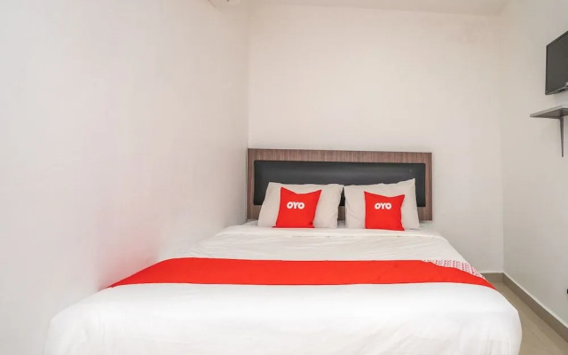 OYO 44093 VRM Hotel