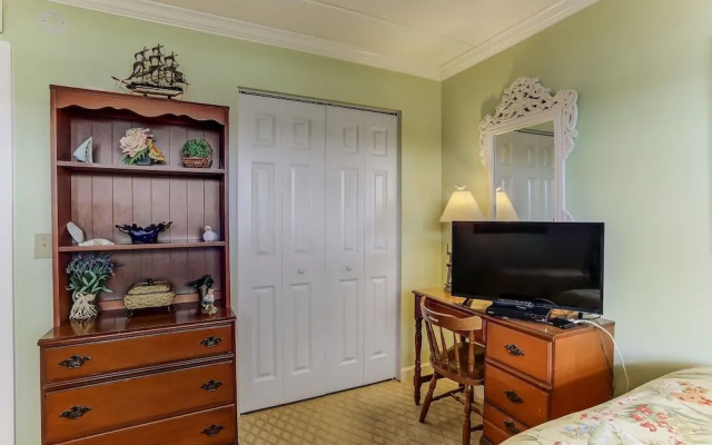 Tastefully Decorated Condo with Scenic Beach Views by RedAwning