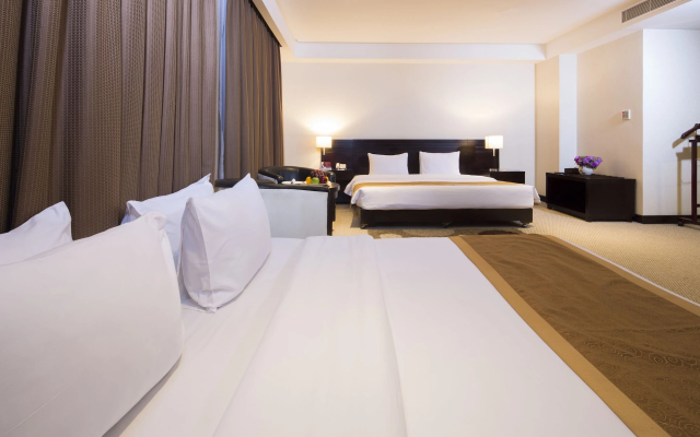 Monroe Hotel & Suites