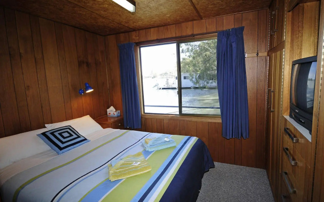 Boats And Bedzzz & Renmark River Villas