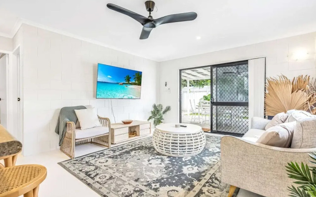 Bright and Spacious Triplex Near Holloways Beach