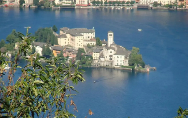 emy lake orta
