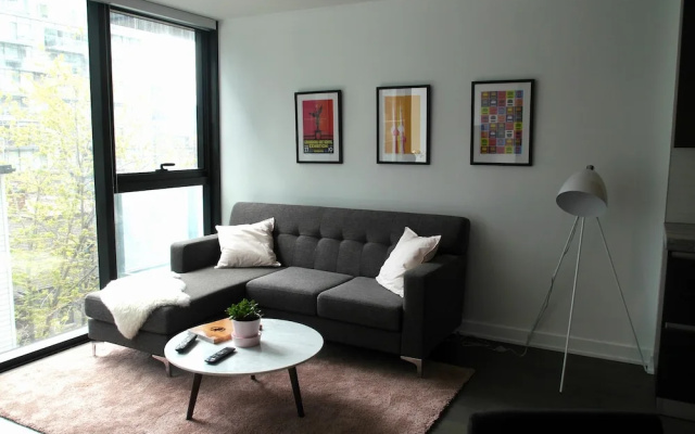 Stunning 1BR Condo in Popular King West