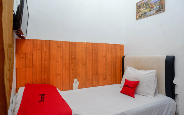 RedDoorz at Golden Inn Tugu Yogyakarta