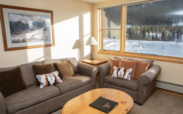 1538 Lakeshore 1 Bedroom Condo by RedAwning
