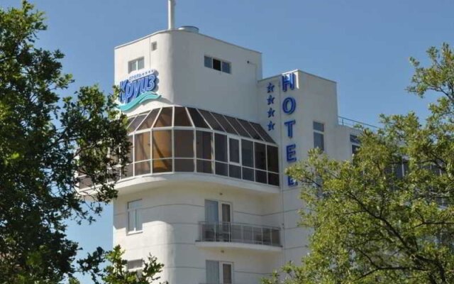 Гостиница Kompass Hotels Cruise Gelendzhik вид на фасад