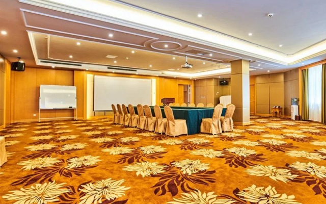 Vienna International Hotel (Fuzhou South Railway Station, Lulei Metro Station)