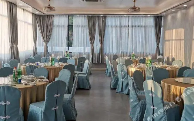 Royal Hotel