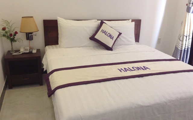 Halona Hotel