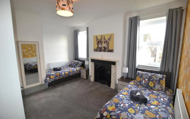 Maytree Apartment - 2 Bedrooms Apartment - Stayseekers