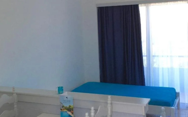 Antomar Apartments and Studios