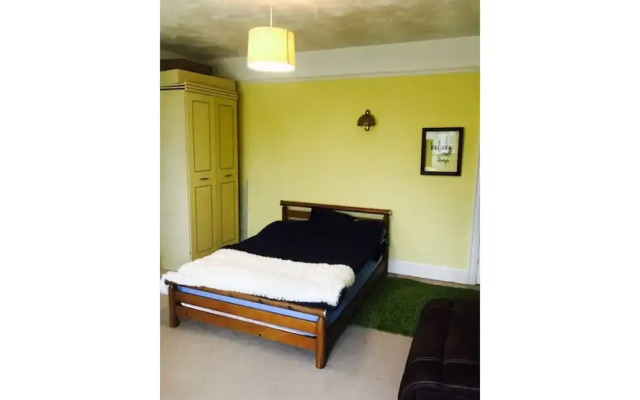 OYO Kingland Court