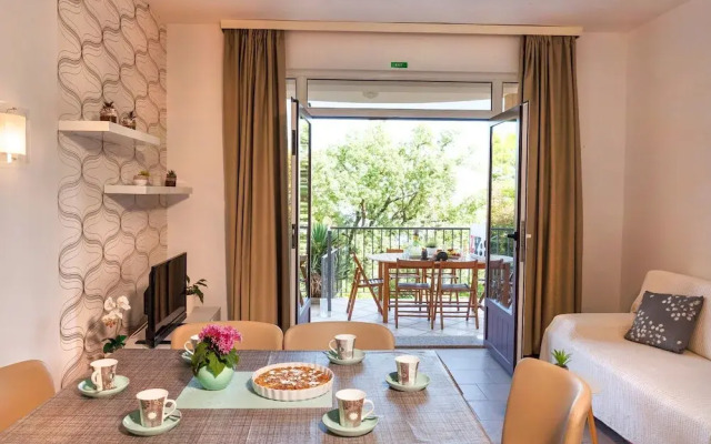 Splendid Beachfront Medveja Apartments