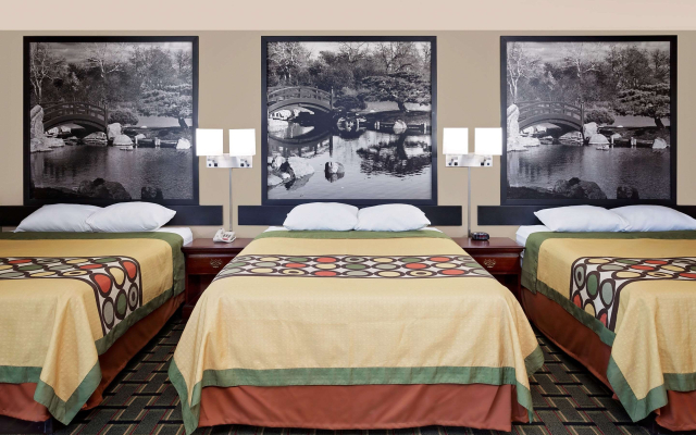 Econo Lodge Canton North