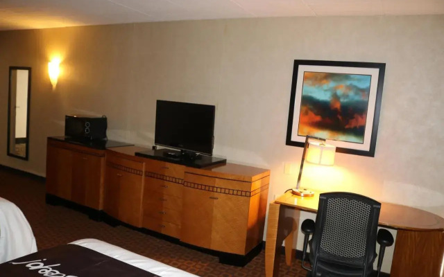 Ramada - Bradley Airport