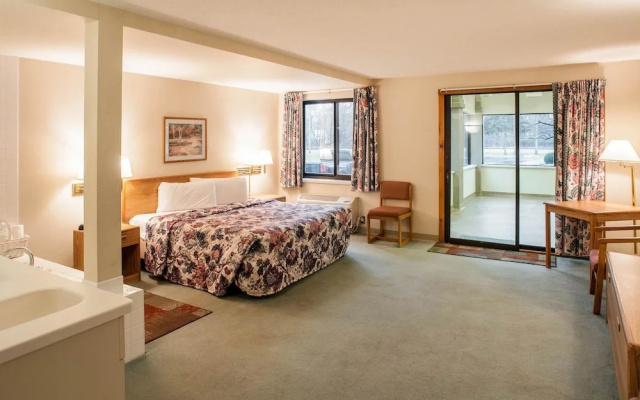 Riverview Inn & Suites
