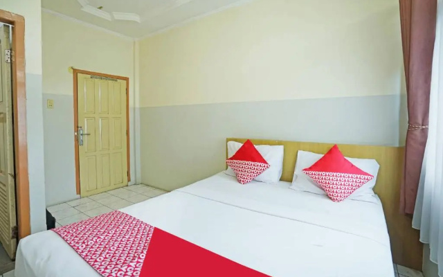 OYO 90390 Hotel Rd Premium