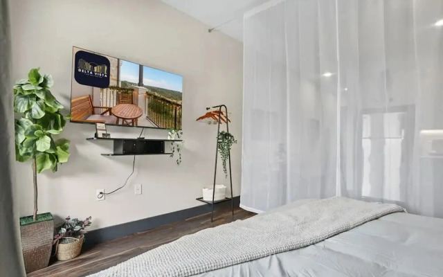 12min DT 6min Domain Studio-pool Free Parking