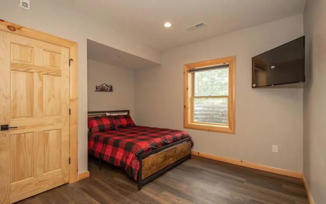 Hilltop Hideaway by Taylor Made Deep Creek