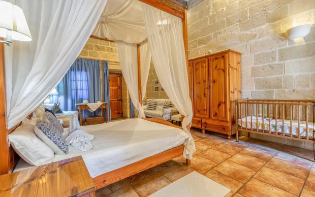 Ta'leli Pool Farmhouse in Gozo