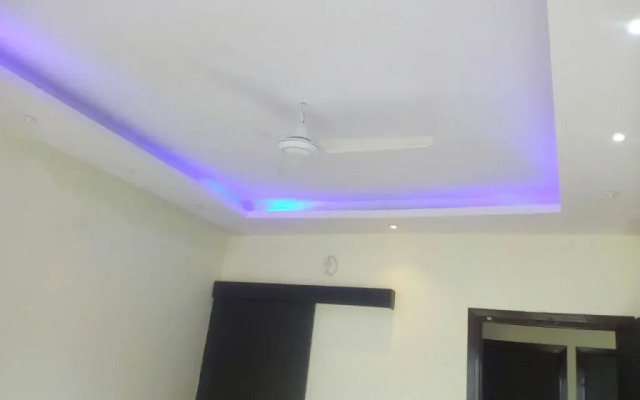 OYO 9711 Hotel Marc Blu