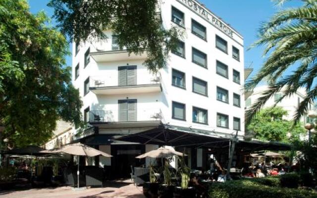 Отель Hostal Parque вид на фасад