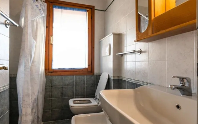 Charming Townhouse With Shared Pool and Garden