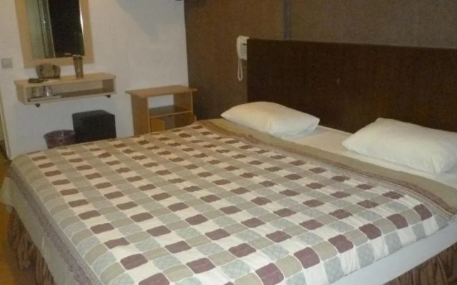G Six Hotel