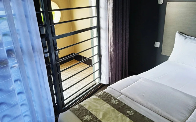 Ashleys Hotel