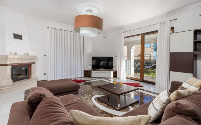 Stunning Home in Veprinac With 4 Bedrooms and Wifi