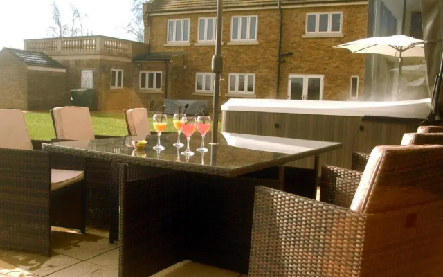Woodhouse Farm Lodge